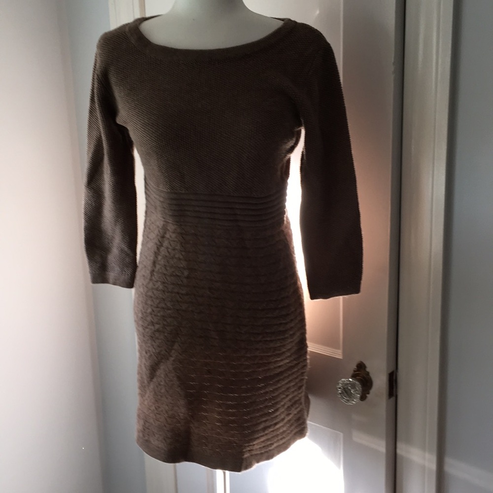 Maggie London caramel  3/4 sleeve sweater dress M